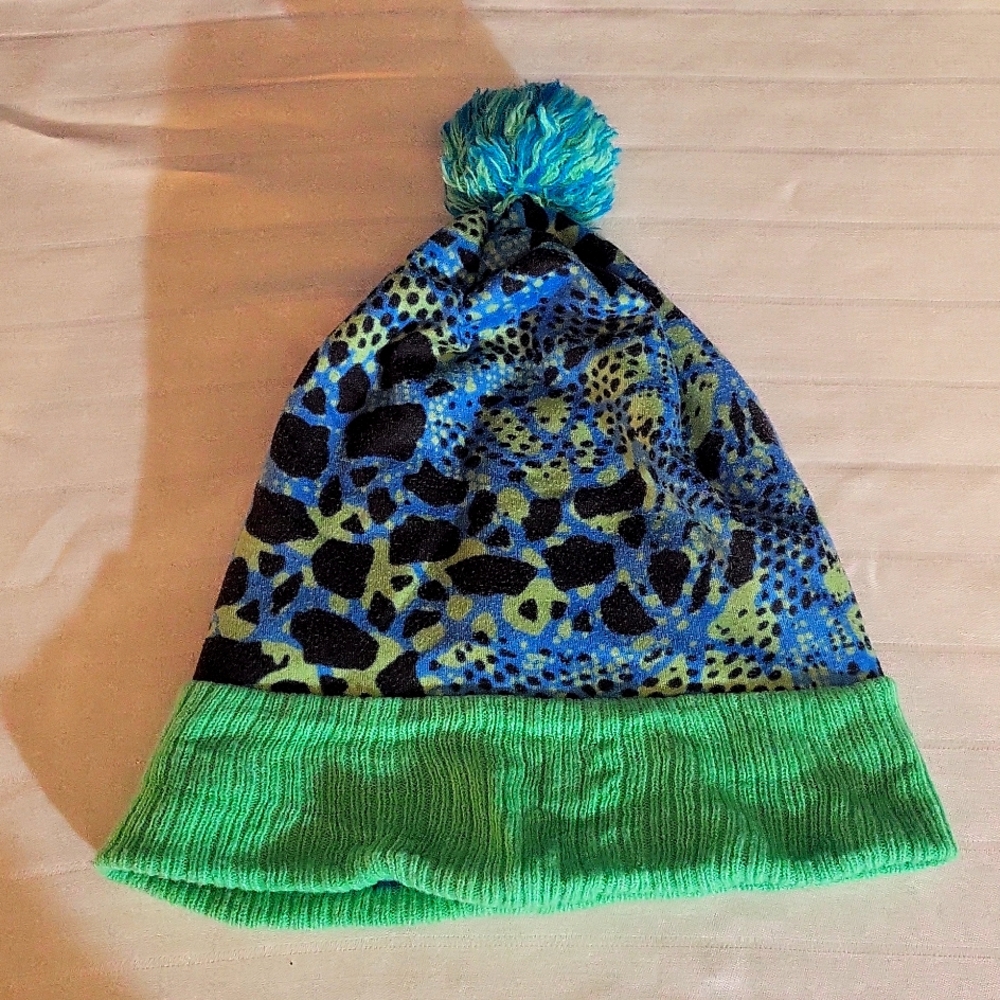 Funky and original nike hat with some blue and green psychedelik pattern